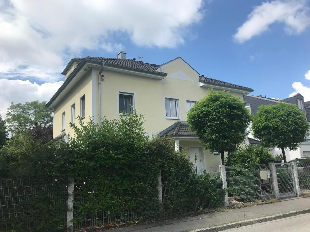 Helle Souterrainwohnung Mit Komfort Апартаменты *