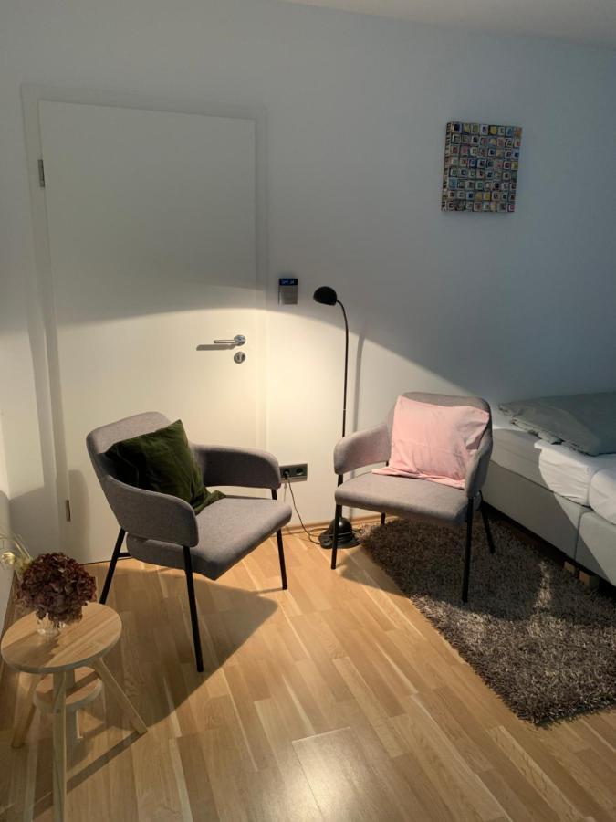 Helle Souterrainwohnung Mit Komfort München