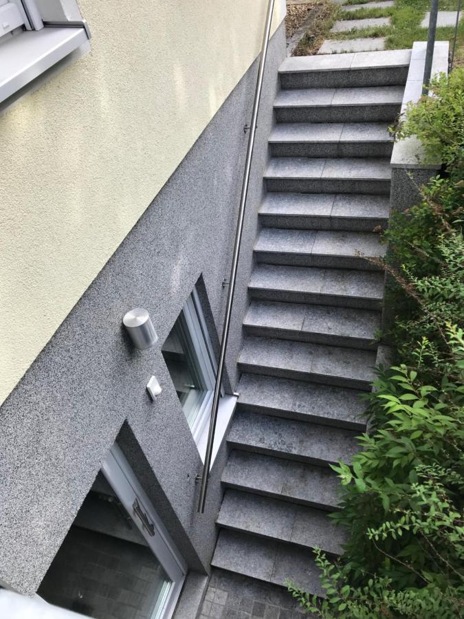Helle Souterrainwohnung Mit Komfort * München